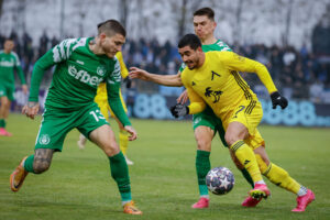 Лудогорец продължава напред, Левски аут
